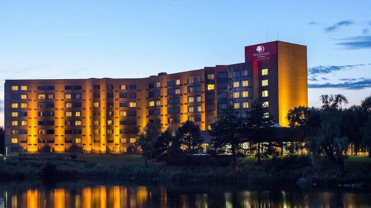 Naperville Hotel | DoubleTree by Hilton Lisle Naperville