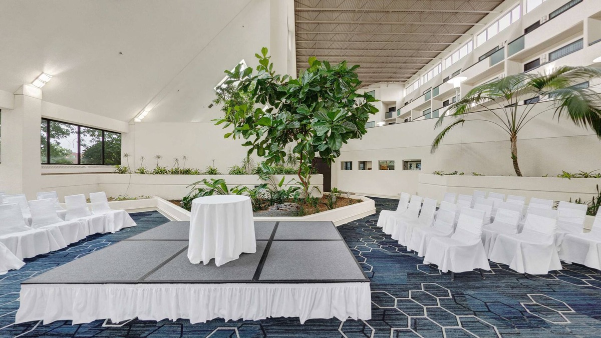 St. Louis Park Hotel | DoubleTree by Hilton Minneapolis - Park Place