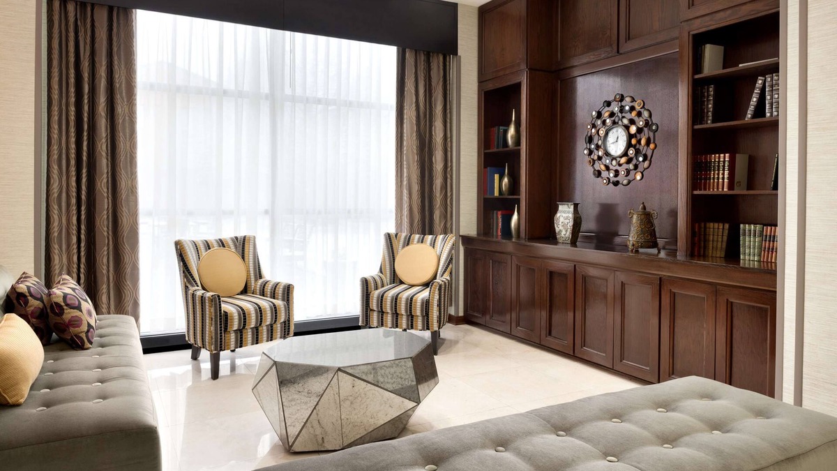 Brookfield Hotel | DoubleTree by Hilton Milwaukee - Brookfield