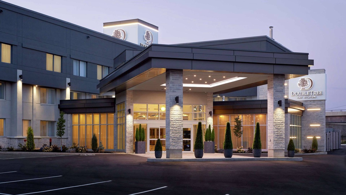 Dorval Hotel | DoubleTree by Hilton Montreal Airport