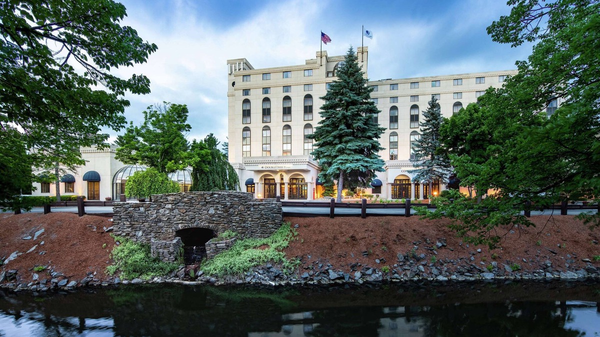 Nashua Hotel | DoubleTree by Hilton Nashua