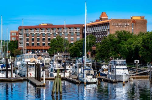 New Bern Hotel | DoubleTree by Hilton New Bern - Riverfront