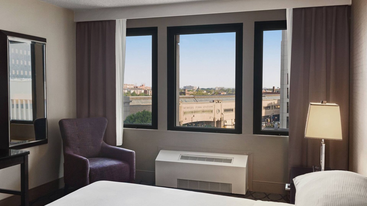 Central Business District Hotel | DoubleTree by Hilton Newark Penn Station