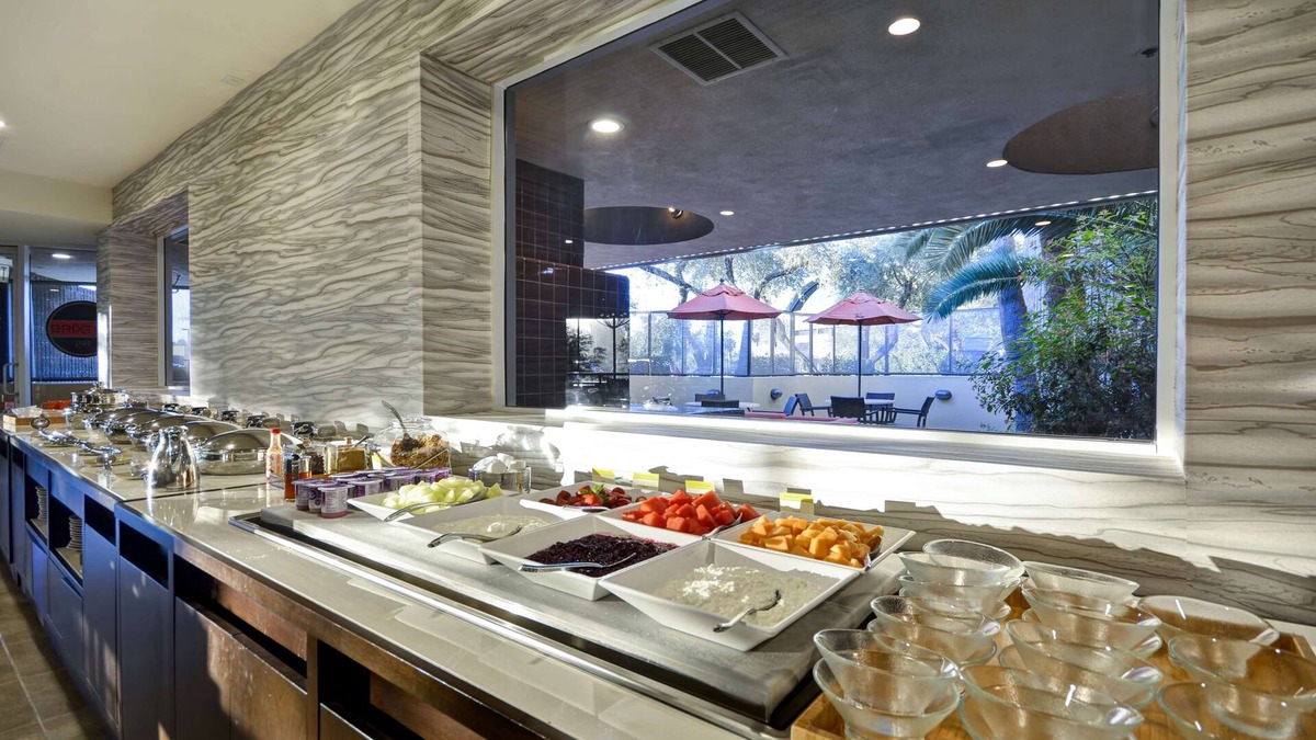North Mountain Hotel | DoubleTree by Hilton Phoenix North