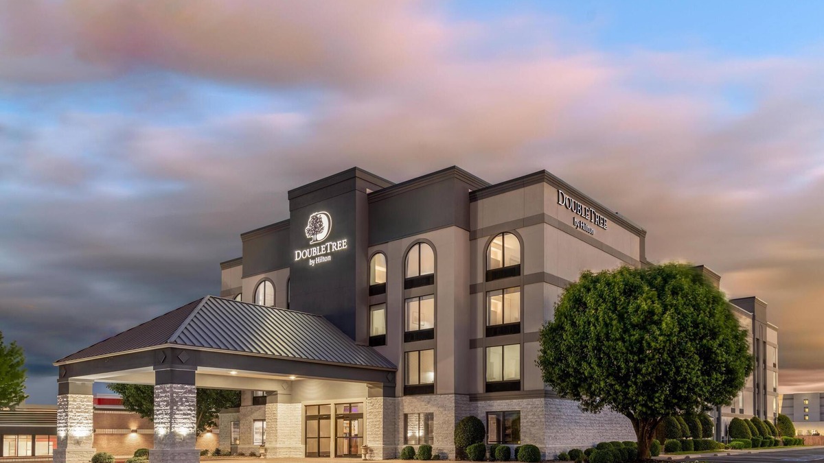 Bentonville - Fayetteville Hotel | DoubleTree by Hilton Springdale