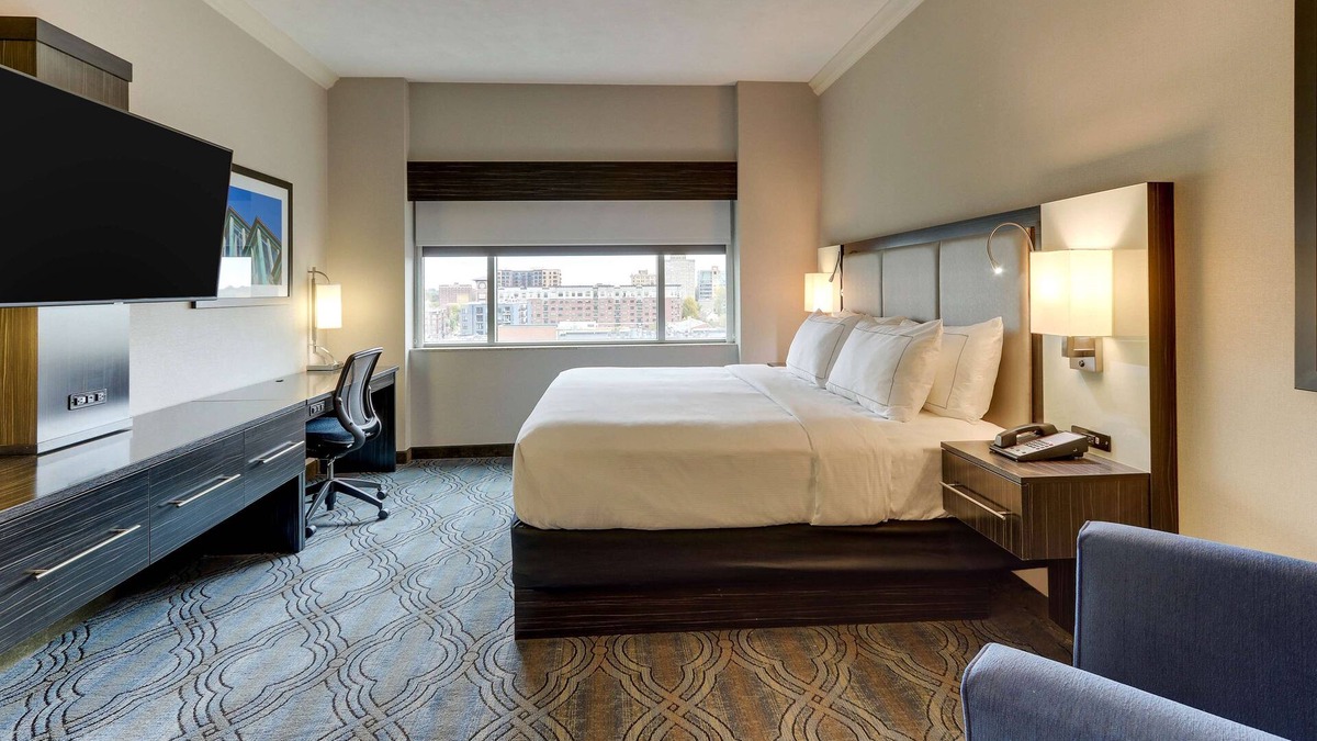 Central West End Hotel | DoubleTree by Hilton St. Louis Forest Park