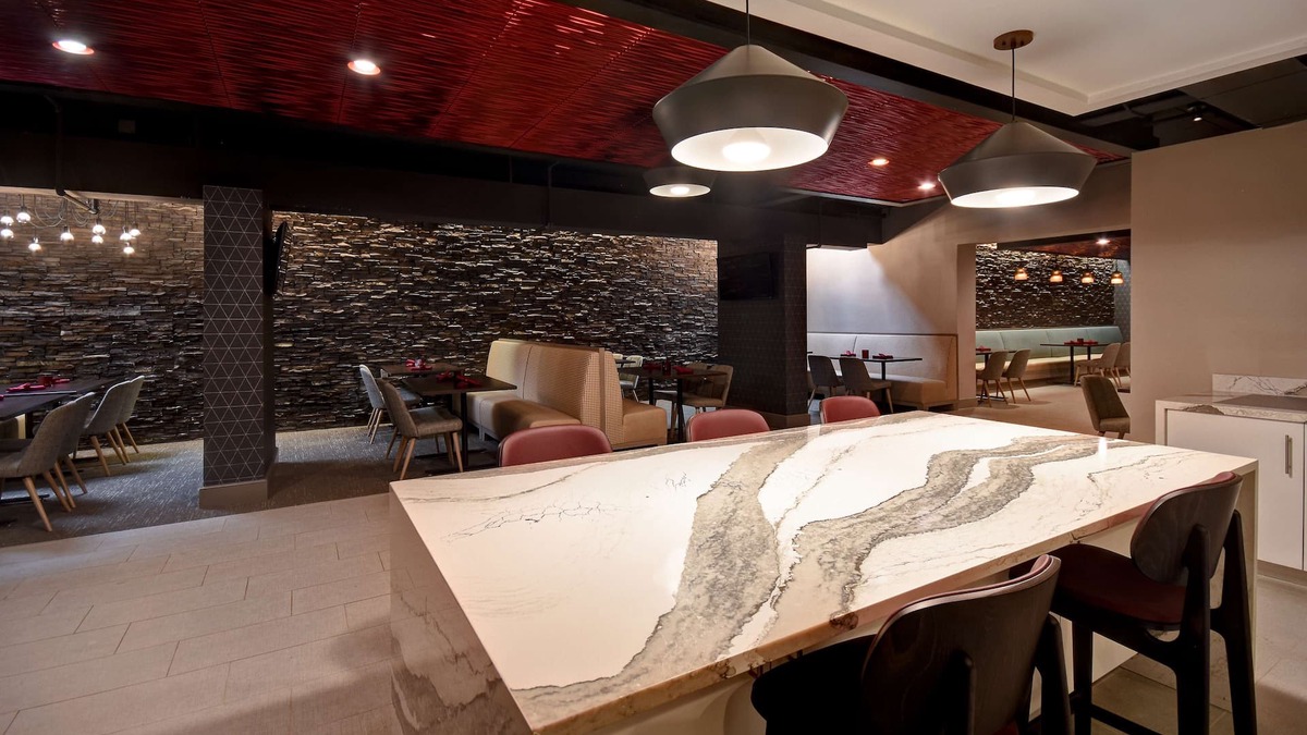 Airport Township Hotel | DoubleTree by Hilton St. Louis Airport