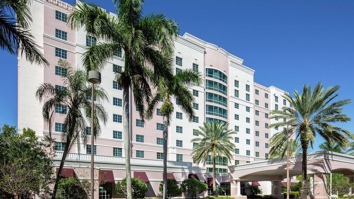 Sunrise Hotel | DoubleTree by Hilton Sunrise - Sawgrass Mills