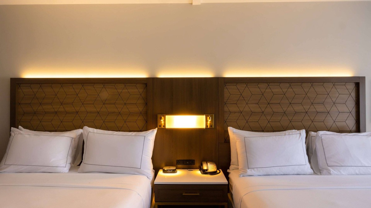 Tinton Falls Hotel | DoubleTree by Hilton Tinton Falls - Eatontown