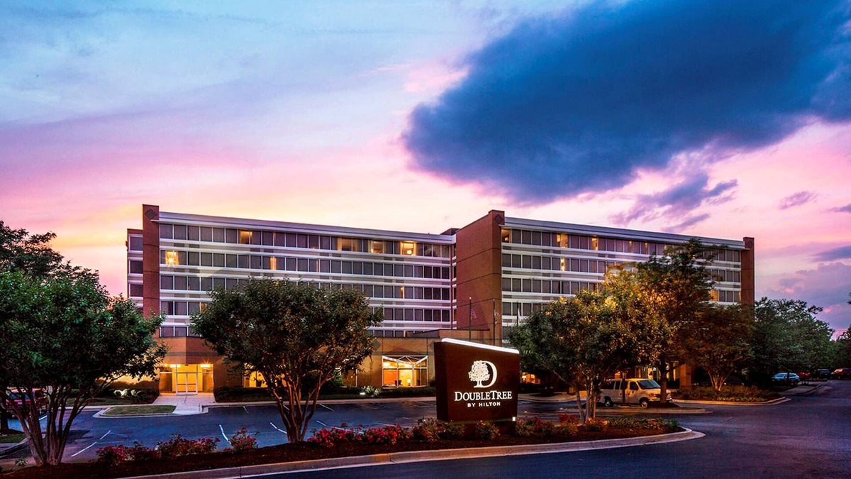 Lake Arbor Hotel | DoubleTree by Hilton Hotel Largo/Washington DC
