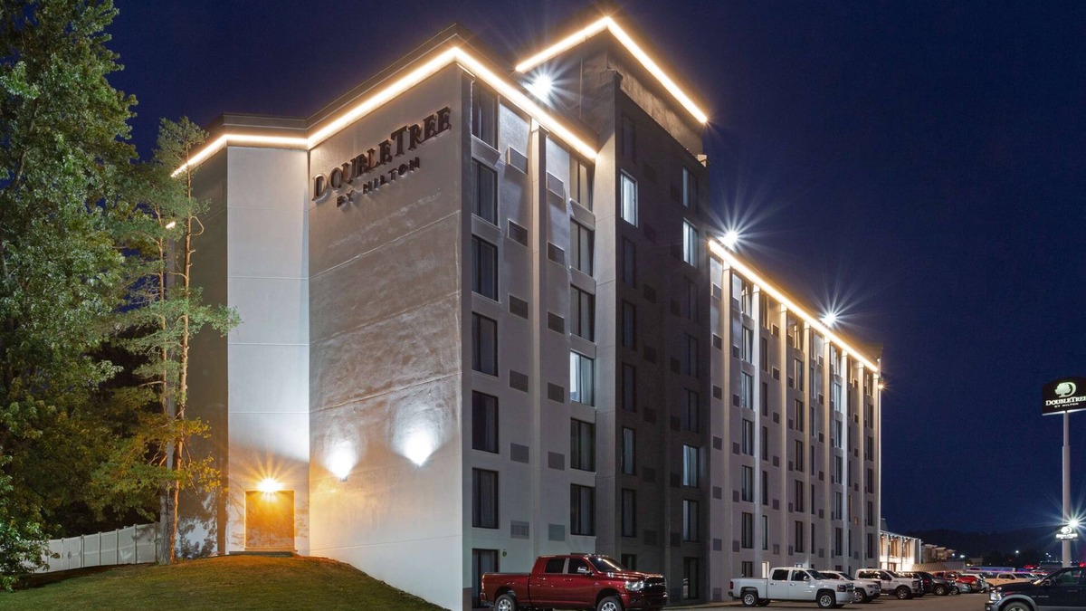 Strabane Hotel | DoubleTree by Hilton Washington Meadow Lands Casino Area