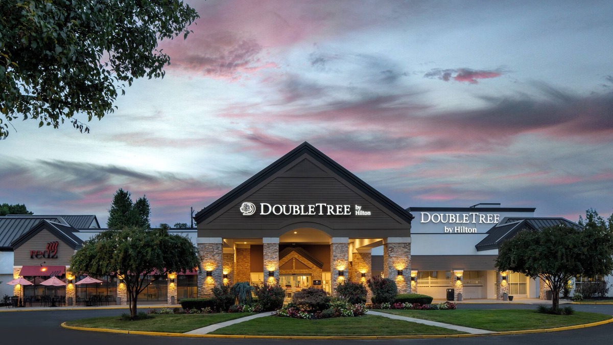 Mount Laurel Hotel | DoubleTree Suites by Hilton Hotel Mt. Laurel