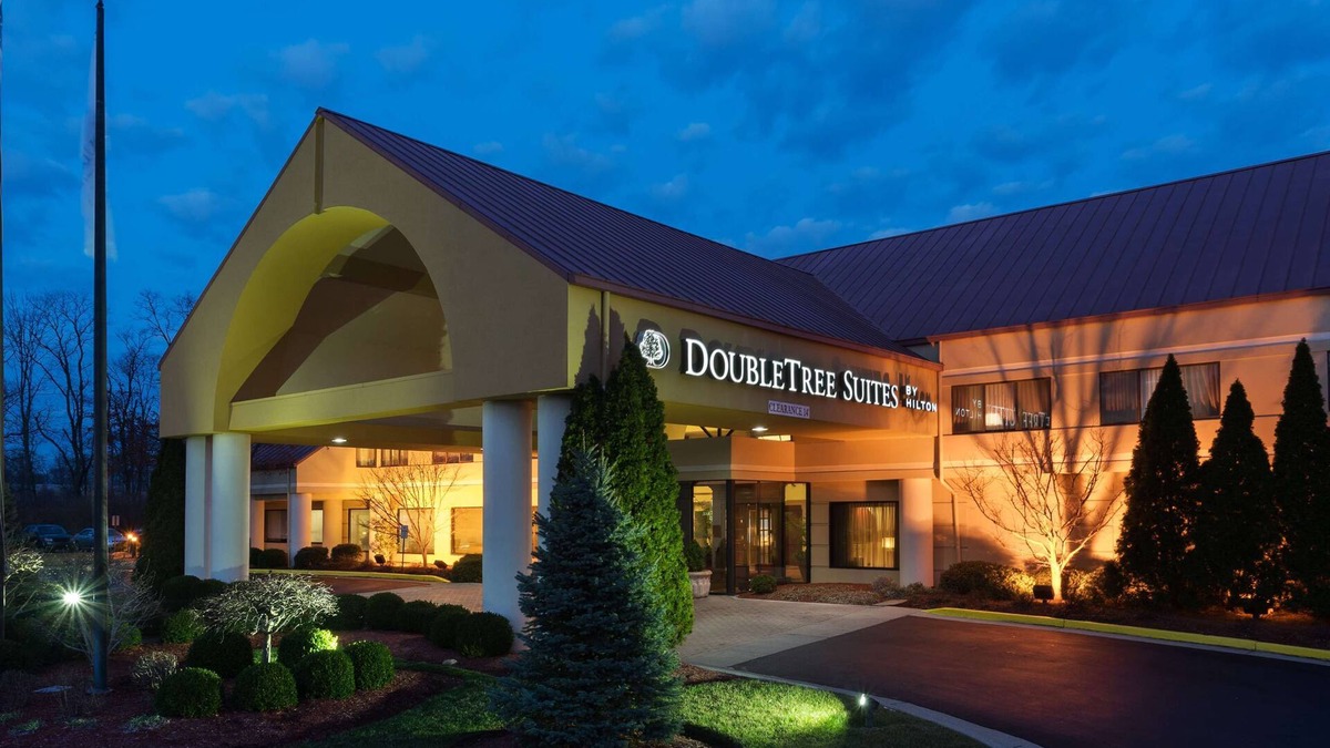 Sharonville Hotel | DoubleTree Suites by Hilton Hotel Cincinnati - Blue Ash