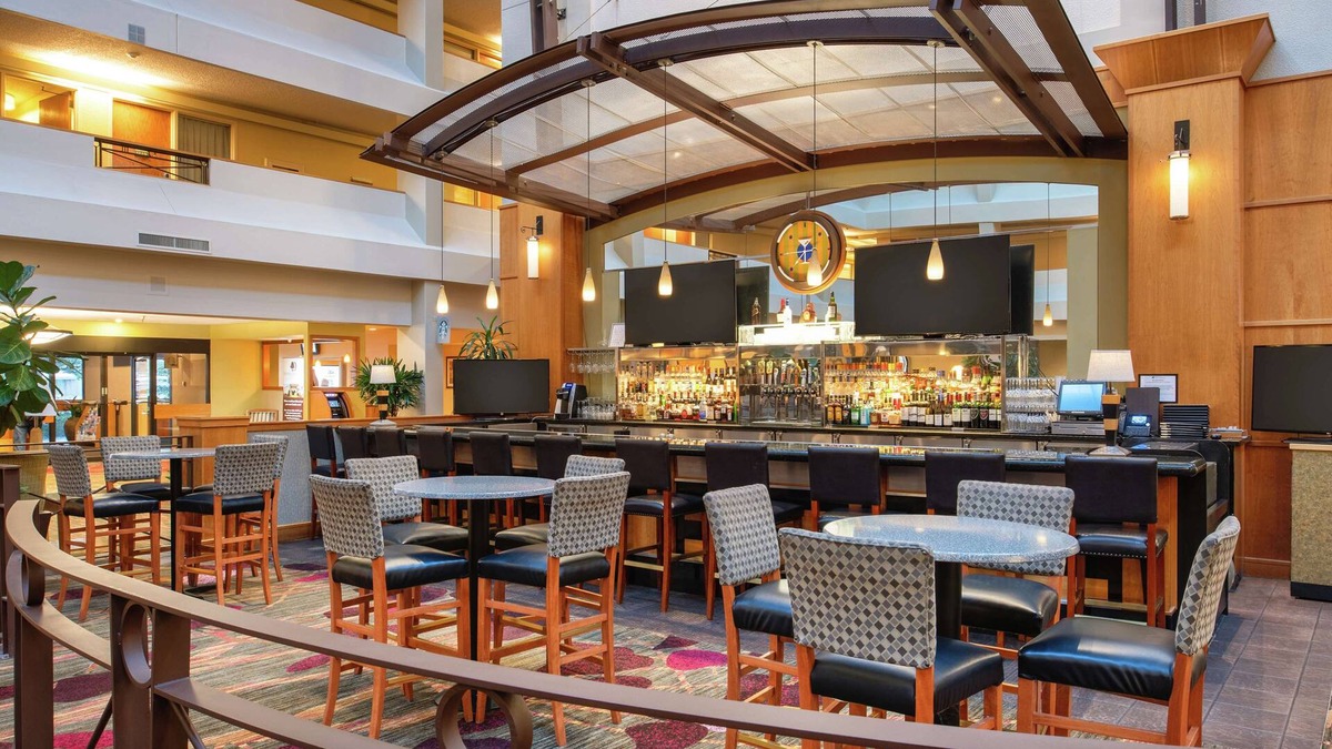 Southcenter Hotel | DoubleTree Suites by Hilton Seattle Airport - Southcenter
