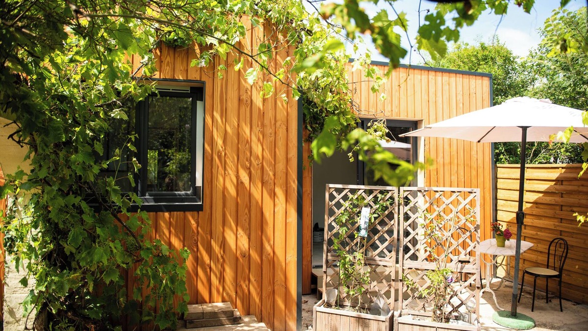 Le Gue-d'Allere House | Douce France" wooden mini-home, between La Rochelle and Green Venice