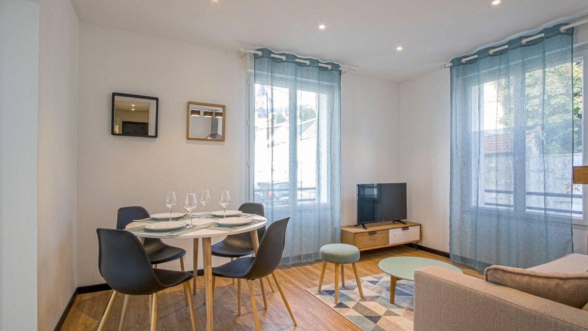 Port of Caen Apartment | Douces Nuits Caennaises - City center apartment with free private parking