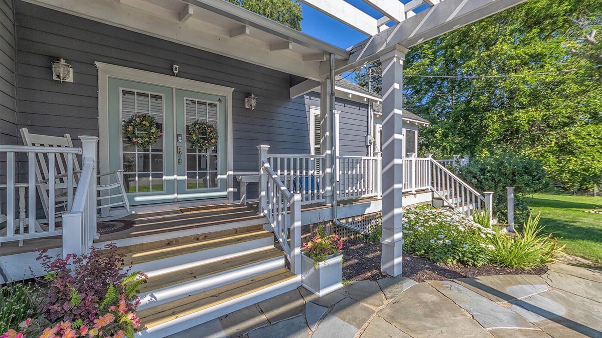 Douglas House | Douglas Cottage - Great location walking distance to both Douglas beach and Downtown!