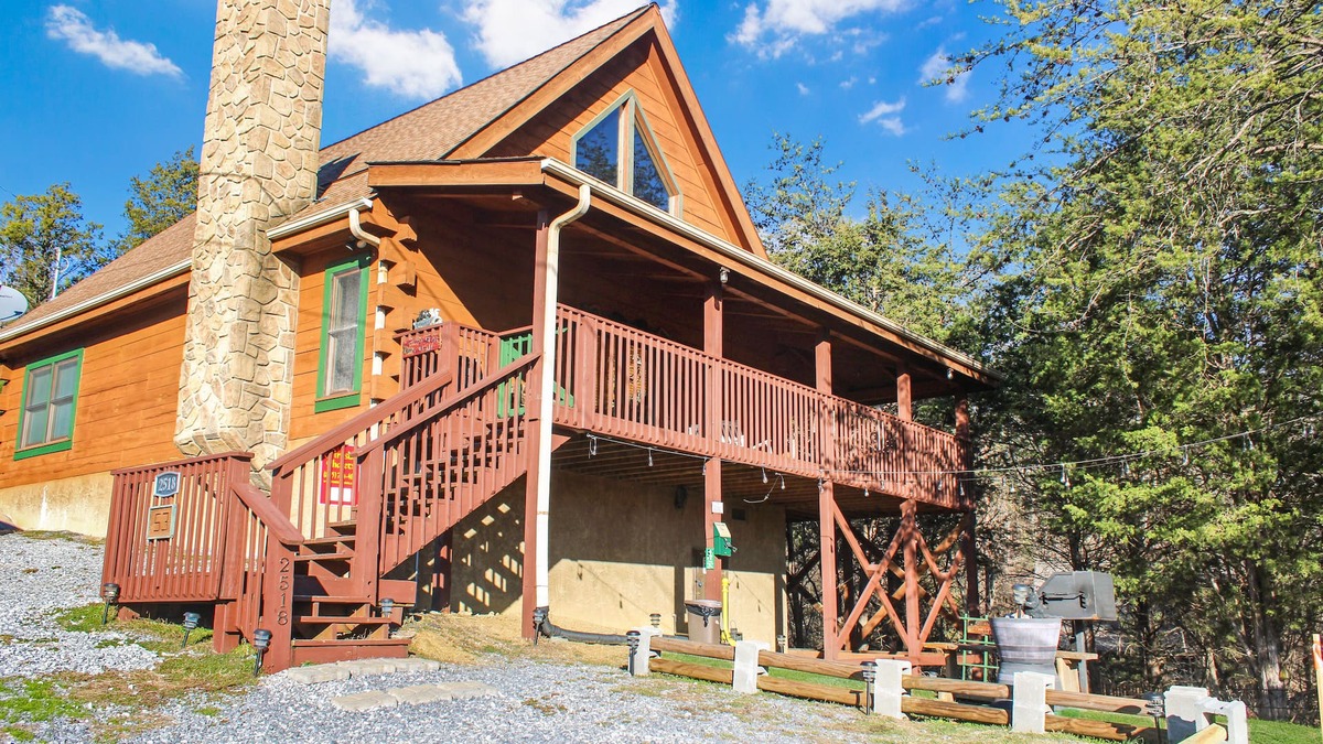 Sevierville Cabin | Douglas Lake Cabin Rental-Access to Boat Launch-Pool Table-Internet-Hot Tub