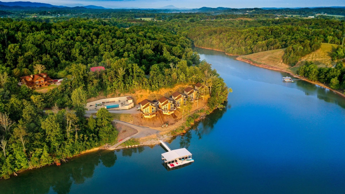 Newport House | Douglas Lake Views, Near Pigeon Forge/Gatlinburg, Dollywood!