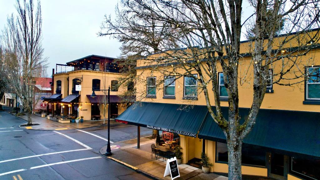McMinnville Hotel | Douglas On Third
