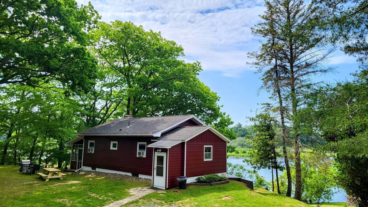 Port Ontario House | Douglaston Salmon Run - Estuary Lodge