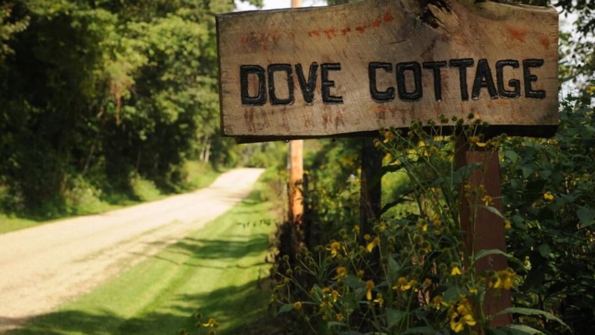 Lakeville Cottage | Dove Cottage at Secluded Cabins