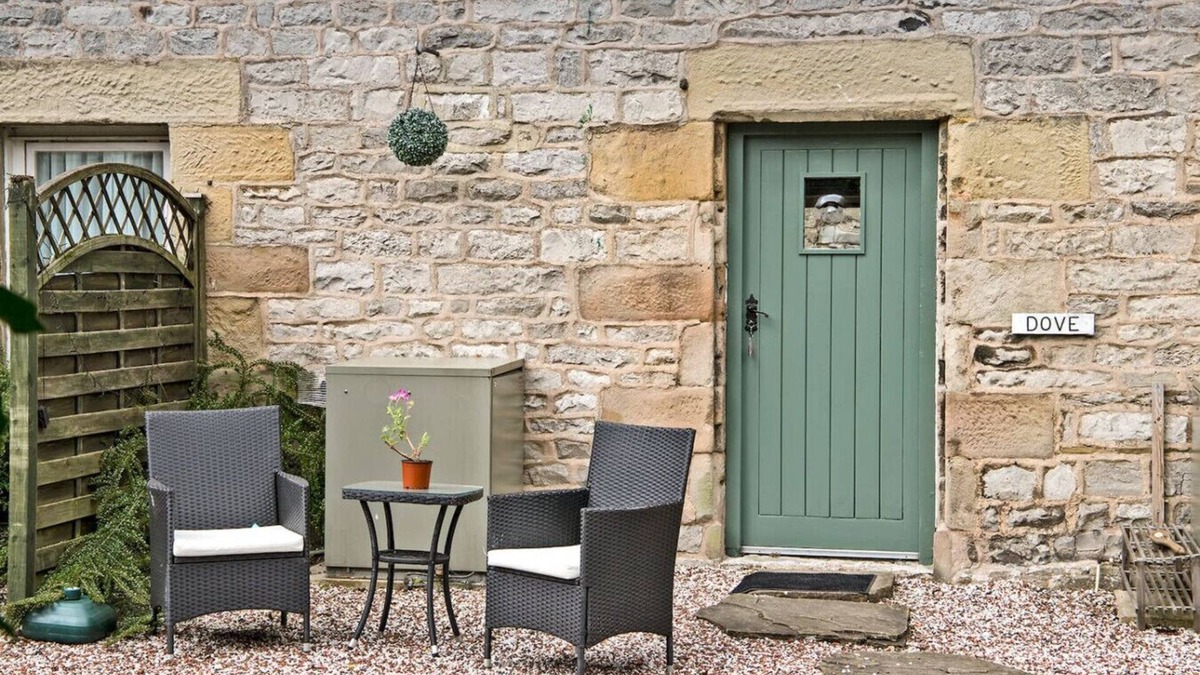 Hartington House | Dove Cottage - Central and Cosy
