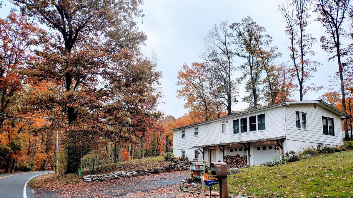 Mount Aetna House | Dove Road 🕊 Country Setting Hershey Park Giant Center Harrisburg Capitol