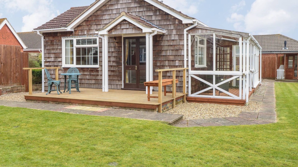 Martham Cottage | DOVE'S NEST, family friendly, character holiday cottage in Martham