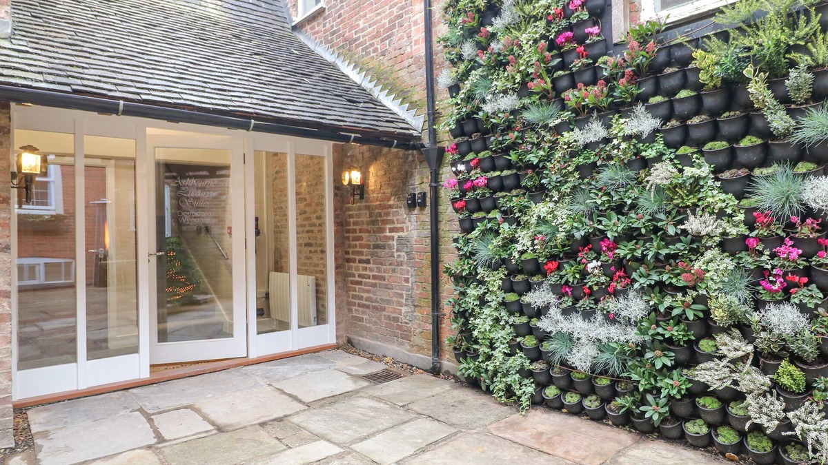 Ashbourne Cottage | DOVEDALE, pet friendly, character holiday cottage in Ashbourne