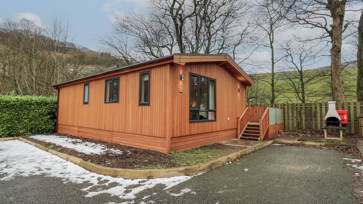 Saddleworth Cottage | DOVESTONE SECLUDED LUXURY LODGES (SLEEPS 6) - PETS WELCOME in Greenfield