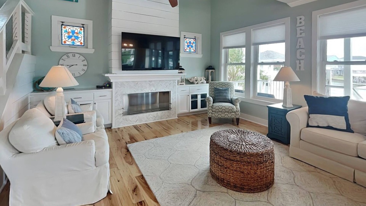Isla Del Sol House | Down by the Bay | Canal Front + Community Pool
