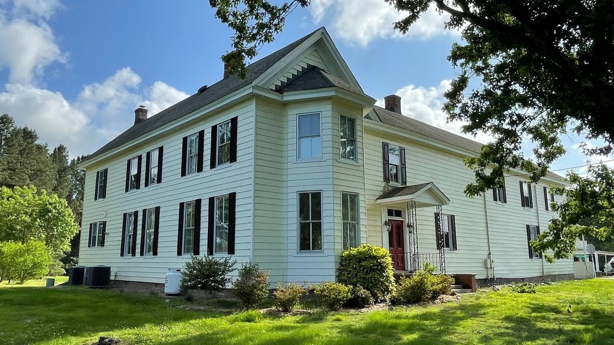 Farnham House | Downings Farmhouse - a Historic 6 Bedroom Home on 3 Acres of Yard and Forest