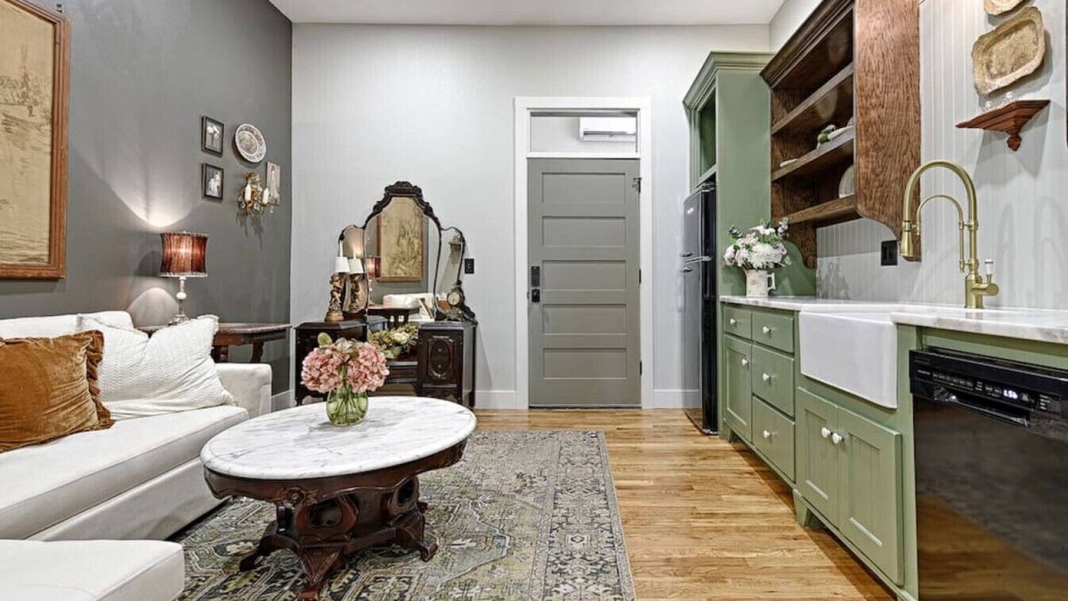 Greenville Apartment | Downton Abby @ Lofts on Lee
