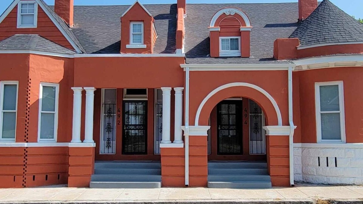 New Pathways House | Downton Memphis 5 min walk to Fedex Forum and Beale St. - Completely renovated.