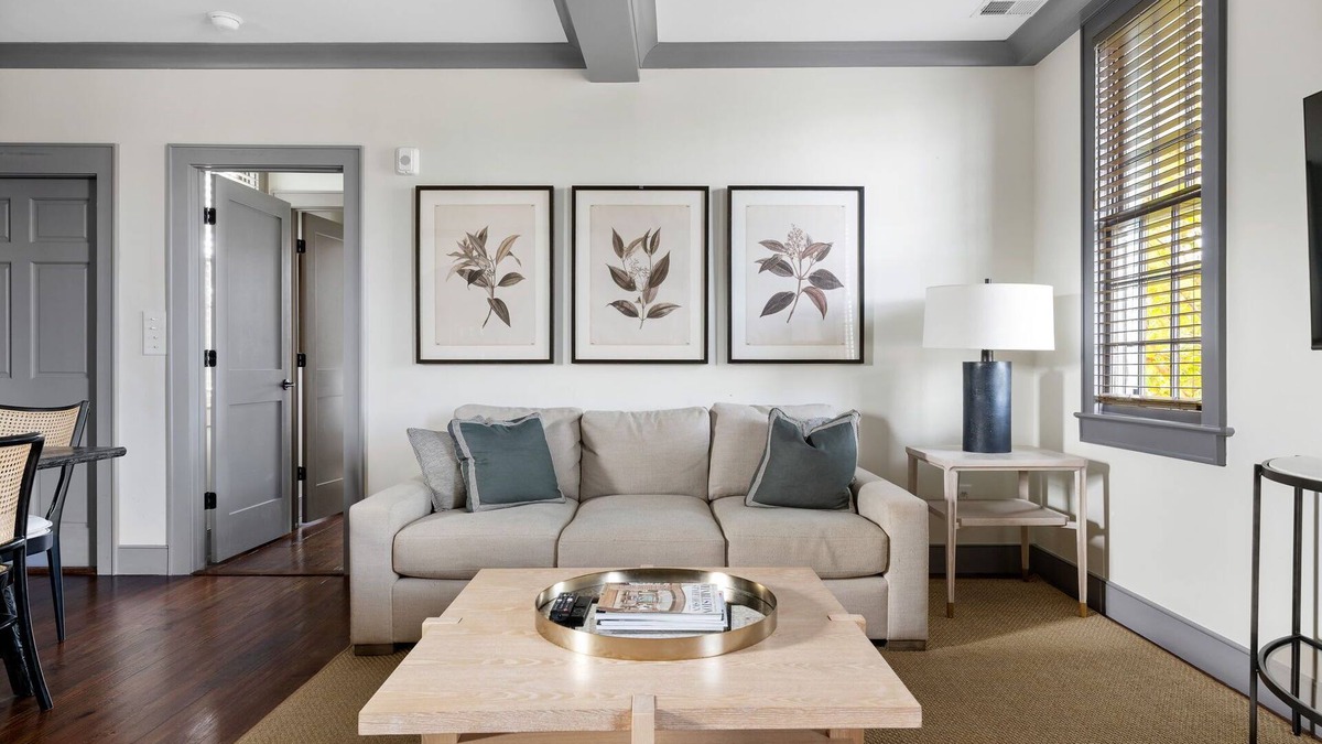 Radcliffeborough Apartment | Downtown| 2 Beds| Rosemary Suite