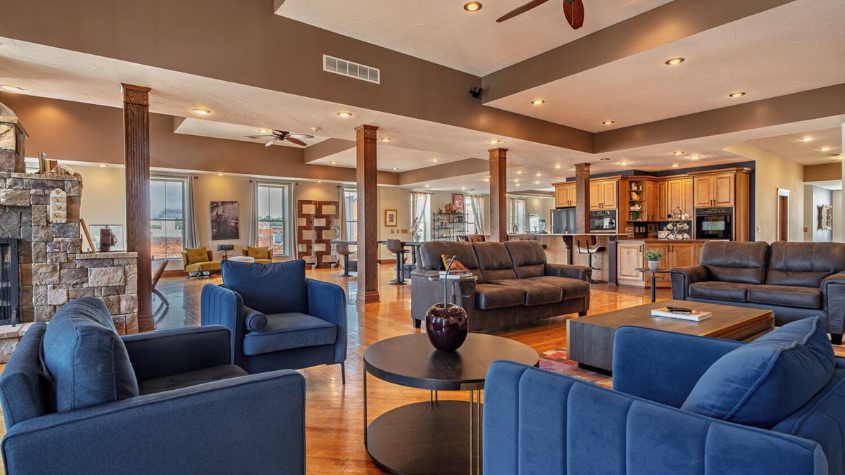 Norwalk Apartment | Downtown 2 Story Loft w/6bdrms-walk to everything!