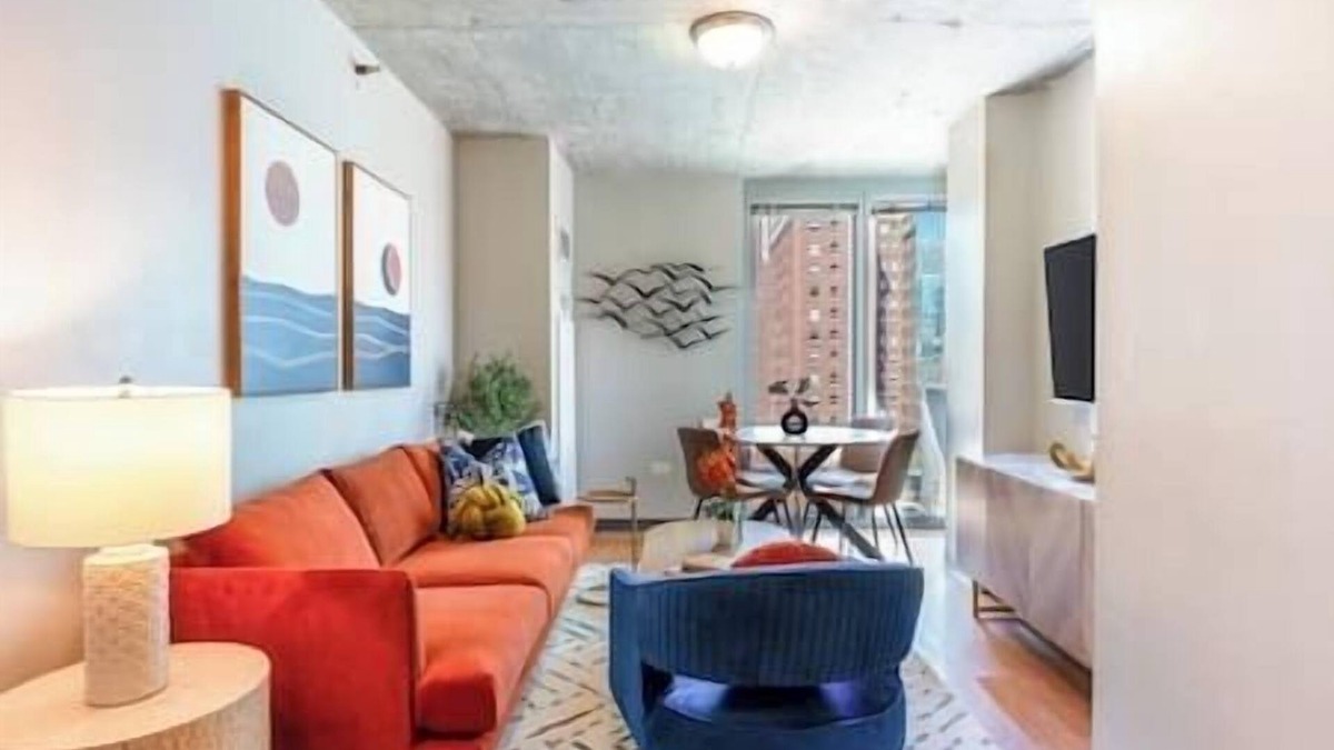 The Loop Condo | Downtown 2bd #6 +Gym near Park, Lake, Museums