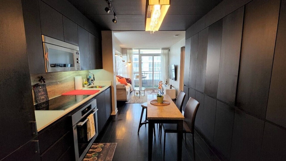 CityPlace Condo | Downtown 2Bd Condo with steps to CN Tower and Lake