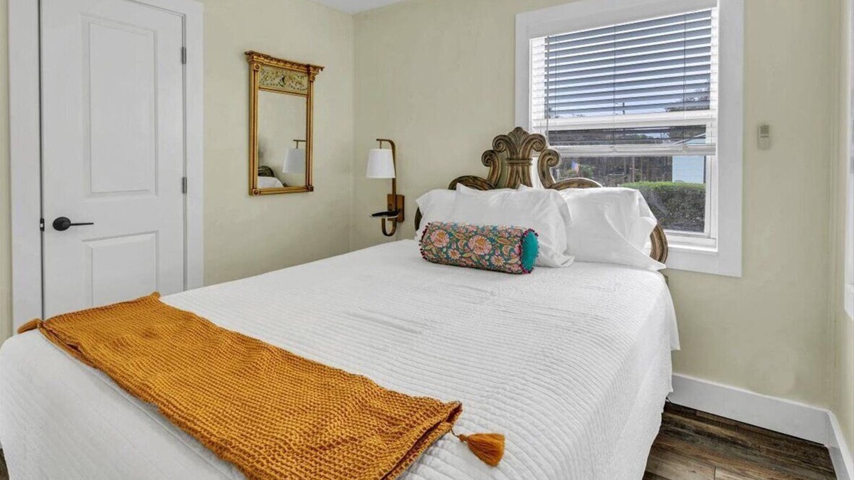 Safety Harbor House | Downtown 2BR Haven | Coastal Air + Quick Wi-Fi