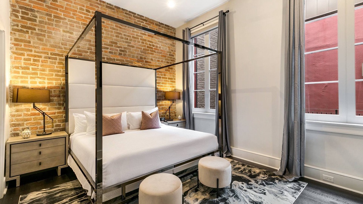 Central Business District Apartment | 🎶🎷 Downtown 2BR Walk to Superdome Parades French Quarter 🎷🎶 - The Jazz