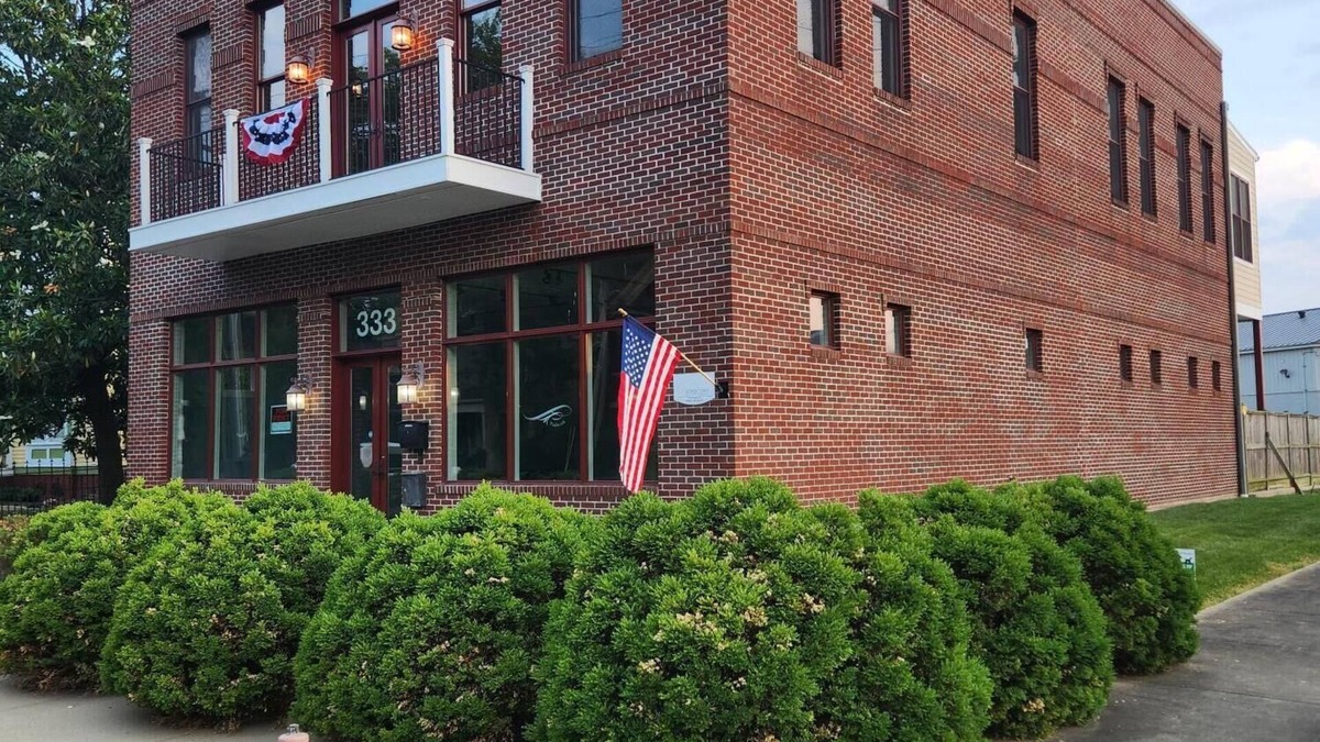 Paducah Condo | DOWNTOWN 2ND FLOOR LUXURIOUS CONDO 3 BLOCKS OFF BROADWAY IN A QUIET NEIGHBORHOOD