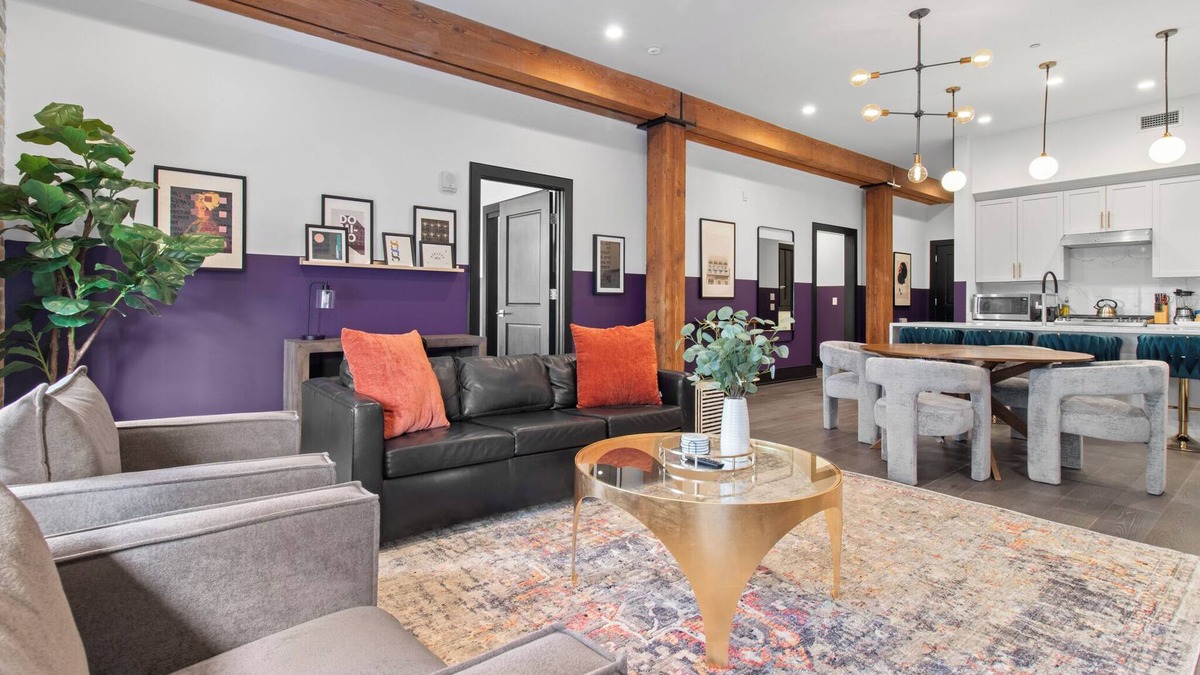 Central Business District Hotel | Downtown 3 Blocks from Superdome 4BD/4BA ,2 Queen Sleeper Sofa Connecting Unit Sleeps 12