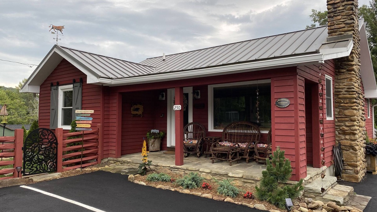 Blowing Rock House | Downtown 3 BR Fenced yard-Pets OK