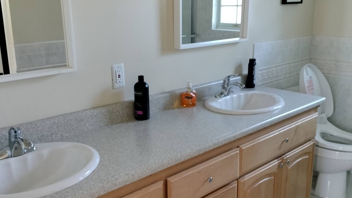 Alameda Apartment | Downtown Alameda Flat; walk to all shops and restaurants