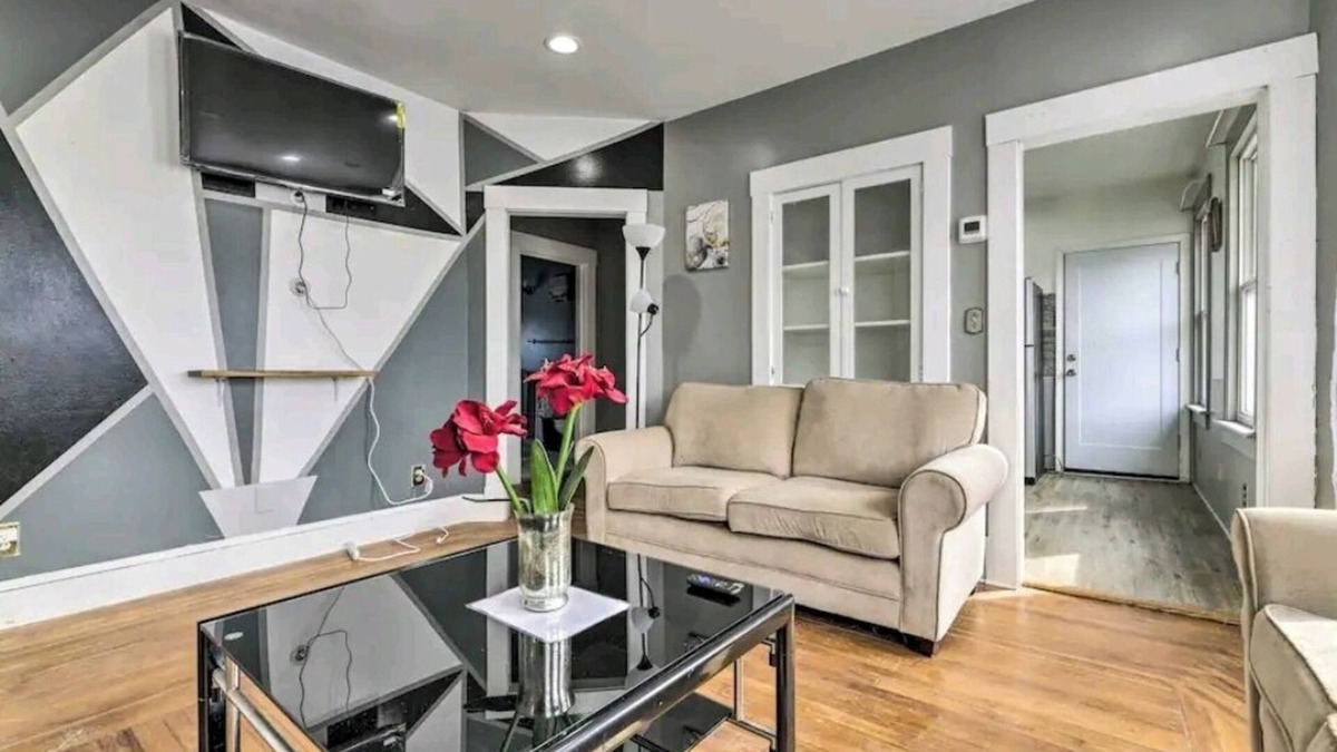 Center House | Downtown and secluded