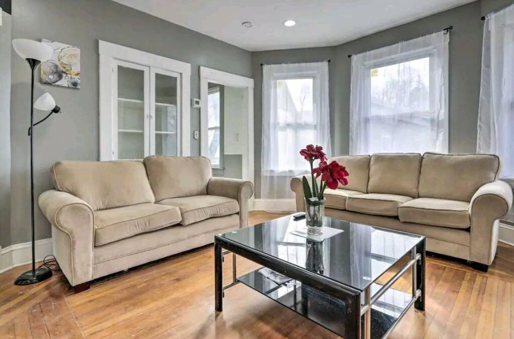 Center Apartment | downtown and secluded