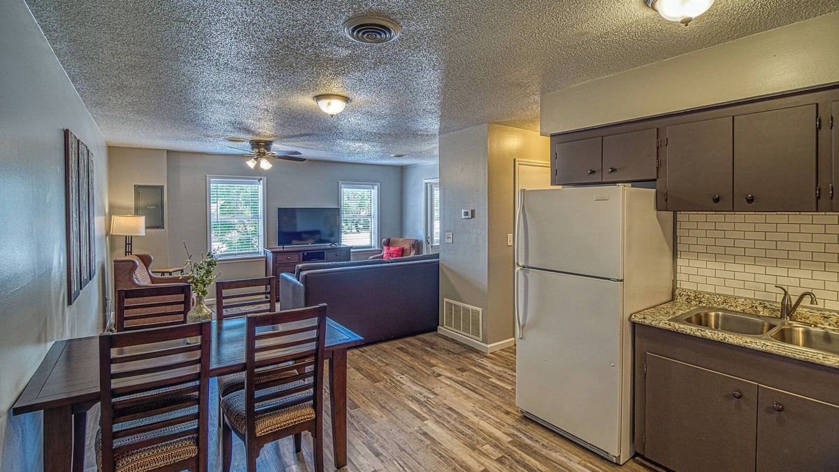 Marshall Apartment | Downtown Apartment #2 On the Town Square