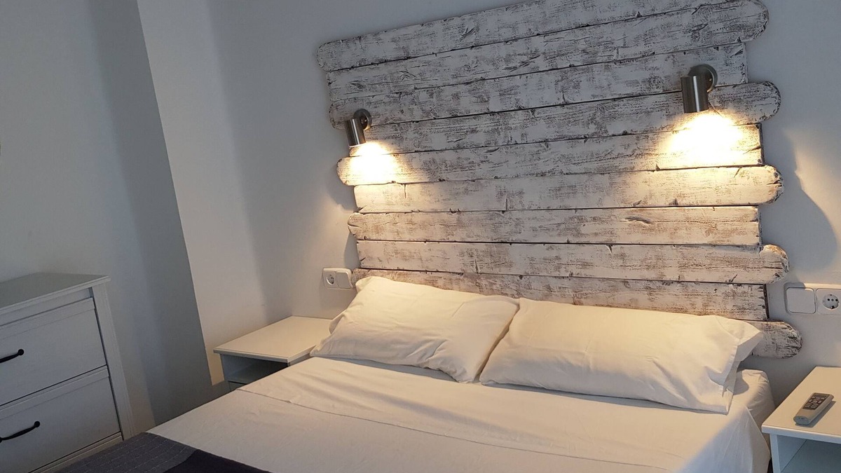 Morvedre Apartment | Downtown apartment in front of Torres de Serrano
