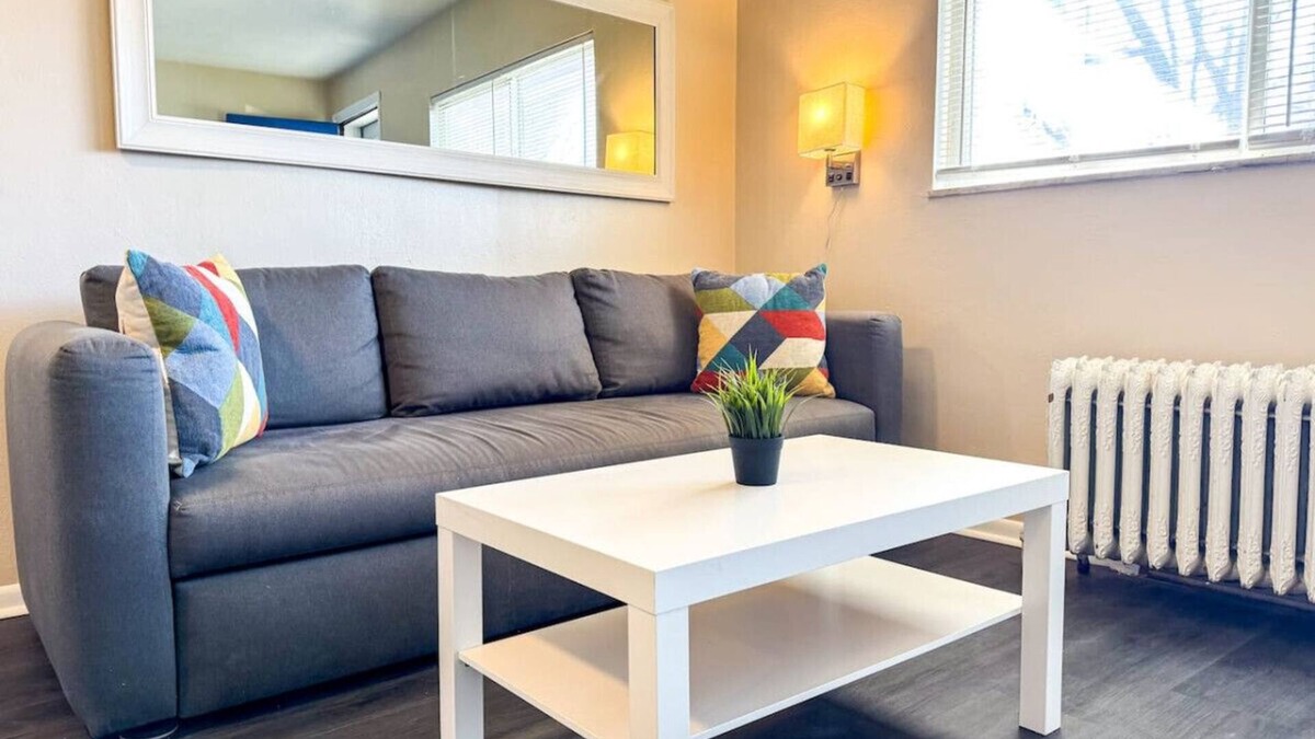 Mount Oliver Apartment | Downtown Area 2 Beds + Sofa bed, Sleep 6, Stylish